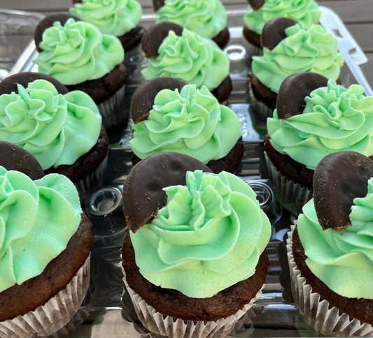 Mint Chocolate - Chocolate cupcake with mint chocolate cookies in it, topped with mint buttercream icing and a mint chocolate cookie.  Speciality option - filled with mint icing, topped with cookie and chocolate drizzle.
